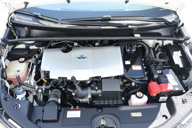 Toyota Prius Vehicle Full-screen Gallery Image 13