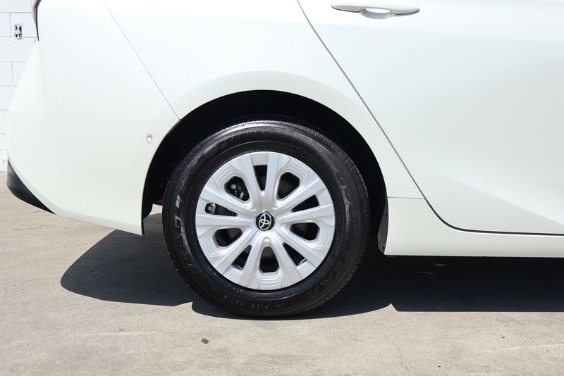 Toyota Prius Vehicle Full-screen Gallery Image 14