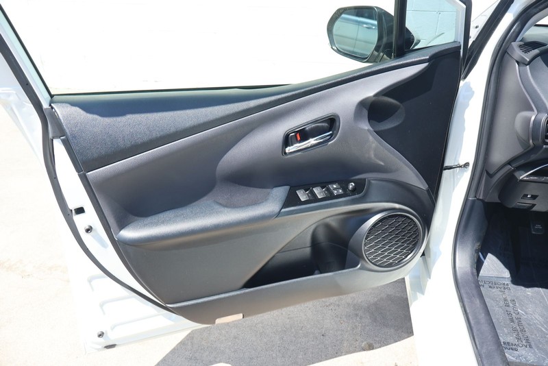 Toyota Prius Vehicle Full-screen Gallery Image 15