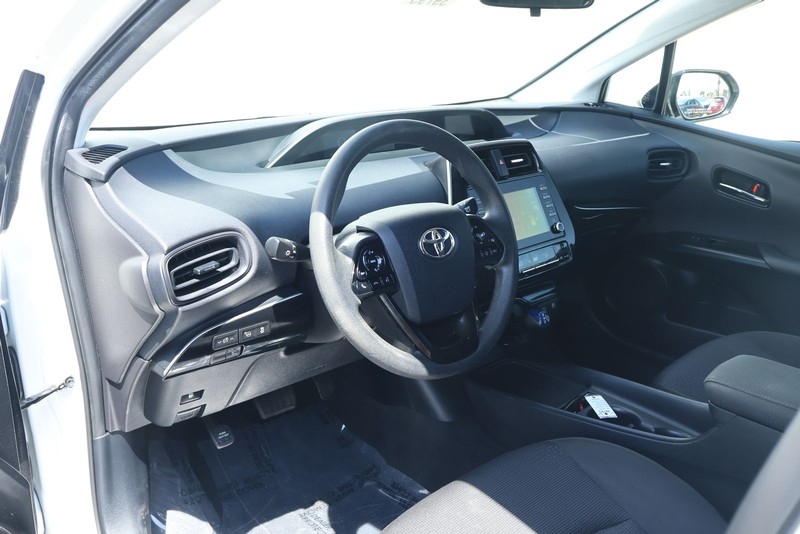 Toyota Prius Vehicle Full-screen Gallery Image 16