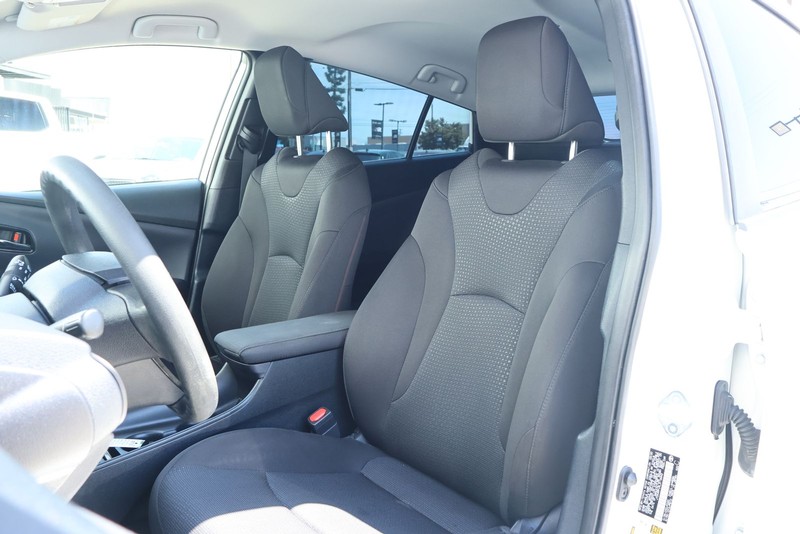 Toyota Prius Vehicle Full-screen Gallery Image 17