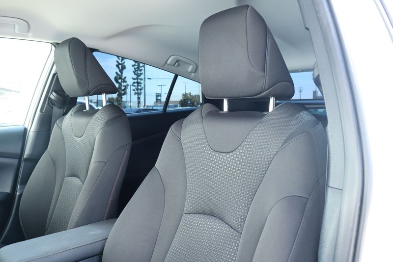 Toyota Prius Vehicle Full-screen Gallery Image 18
