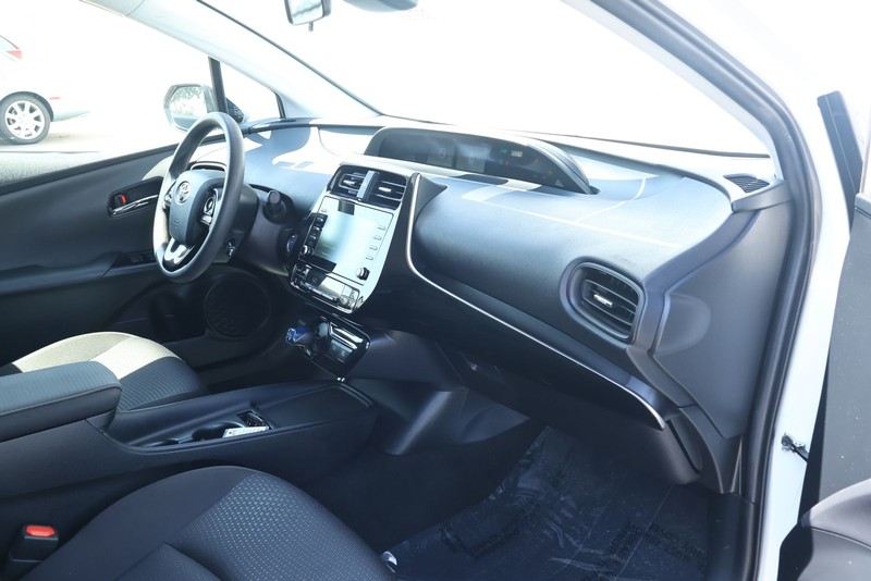 Toyota Prius Vehicle Full-screen Gallery Image 19