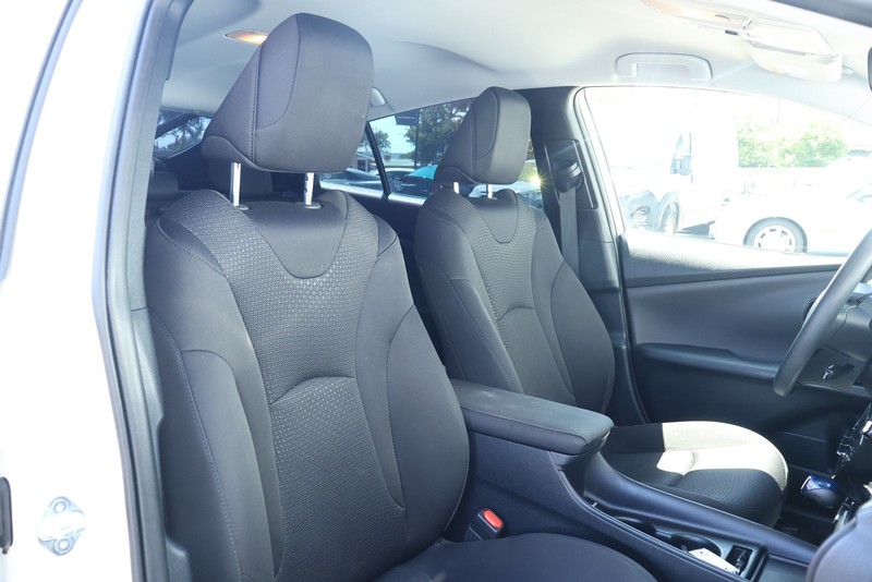 Toyota Prius Vehicle Full-screen Gallery Image 20