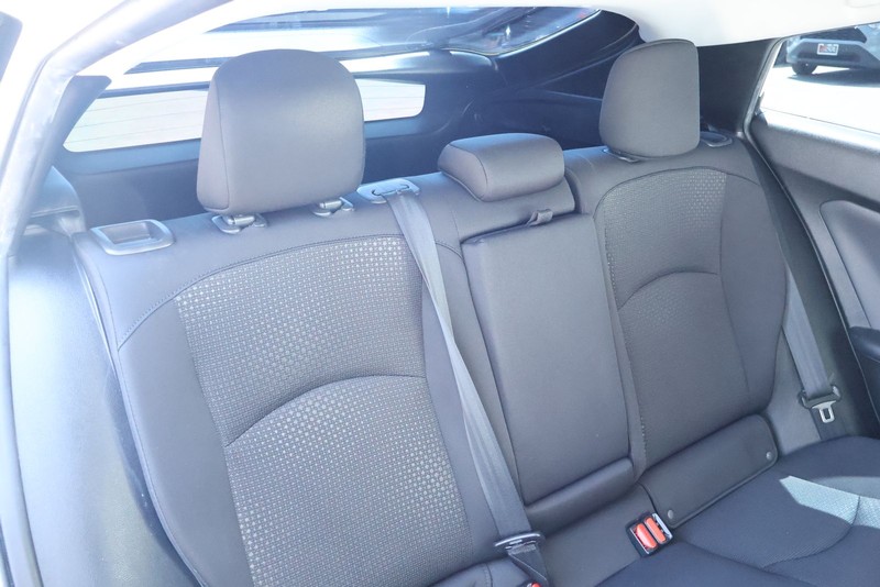 Toyota Prius Vehicle Full-screen Gallery Image 21