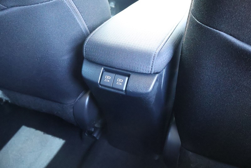 Toyota Prius Vehicle Full-screen Gallery Image 22