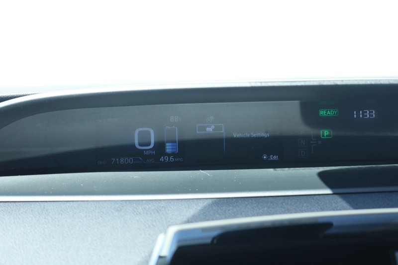 Toyota Prius Vehicle Full-screen Gallery Image 24