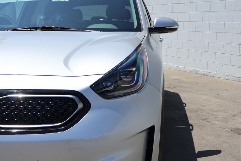 Kia Niro Plug-In Hybrid Vehicle Full-screen Gallery Image 03