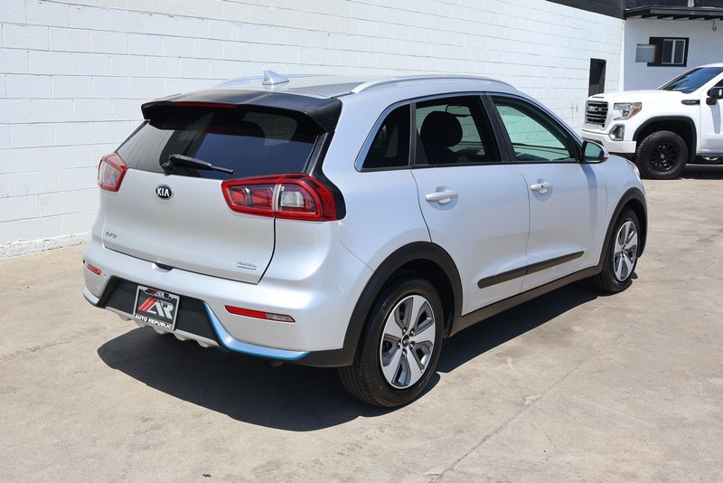 Kia Niro Plug-In Hybrid Vehicle Full-screen Gallery Image 05