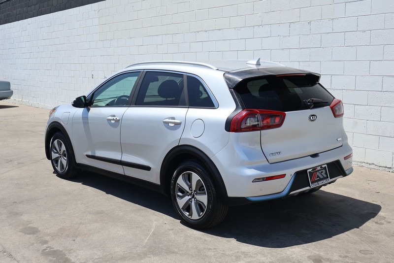 Kia Niro Plug-In Hybrid Vehicle Full-screen Gallery Image 10