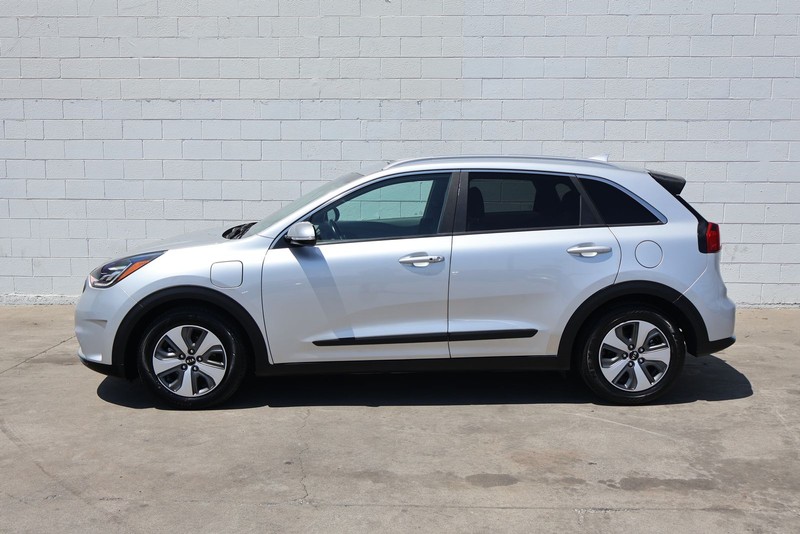 Kia Niro Plug-In Hybrid Vehicle Full-screen Gallery Image 11