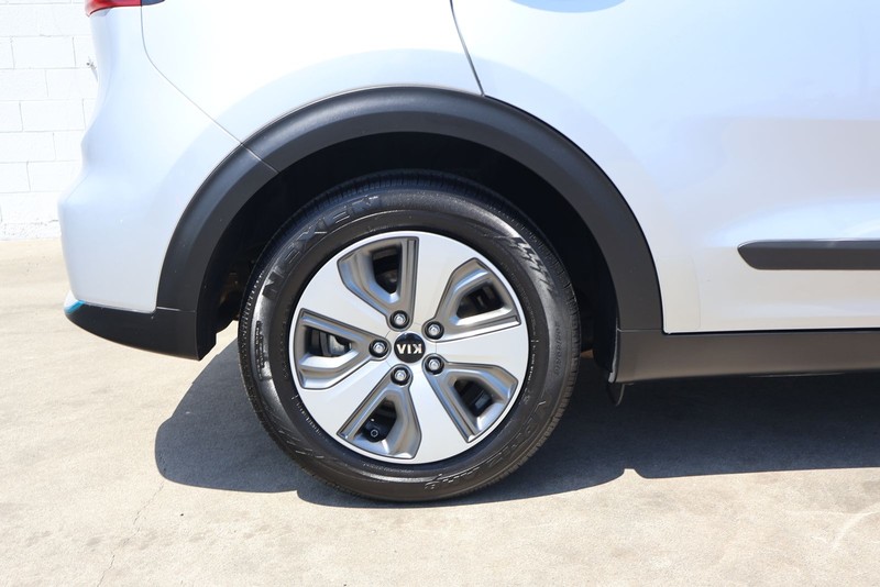 Kia Niro Plug-In Hybrid Vehicle Full-screen Gallery Image 15