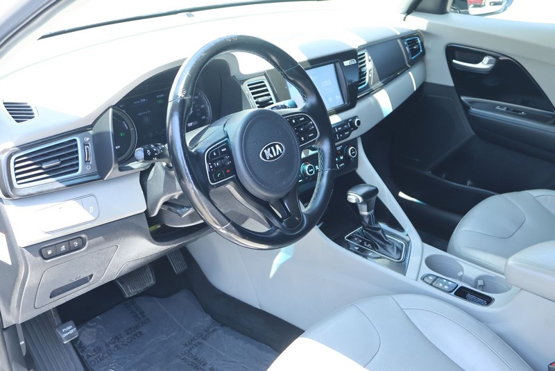 Kia Niro Plug-In Hybrid Vehicle Full-screen Gallery Image 18