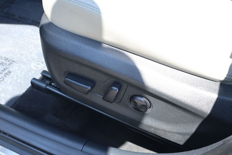 Kia Niro Plug-In Hybrid Vehicle Full-screen Gallery Image 20