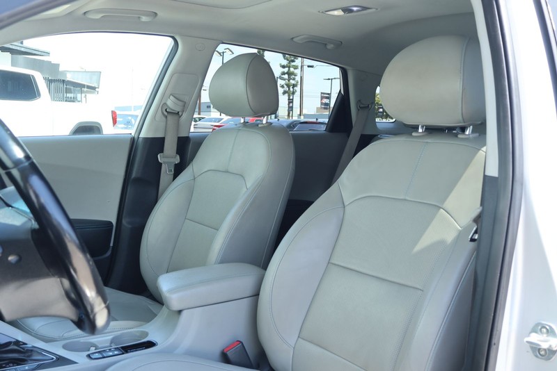 Kia Niro Plug-In Hybrid Vehicle Full-screen Gallery Image 21