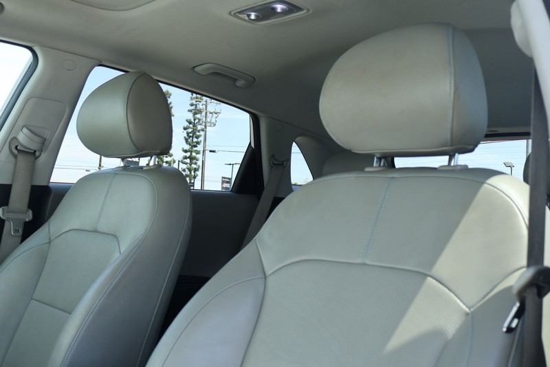 Kia Niro Plug-In Hybrid Vehicle Full-screen Gallery Image 22