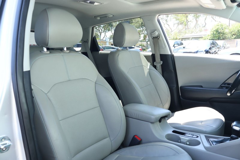 Kia Niro Plug-In Hybrid Vehicle Full-screen Gallery Image 24