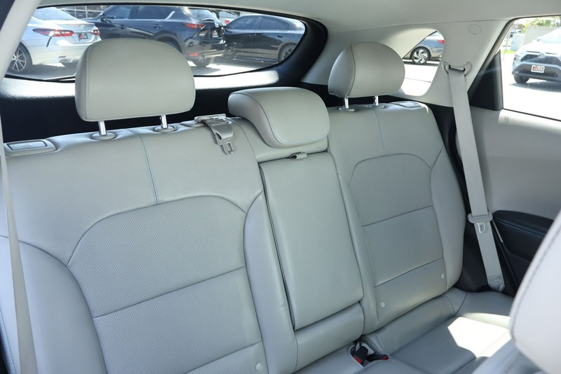 Kia Niro Plug-In Hybrid Vehicle Full-screen Gallery Image 25