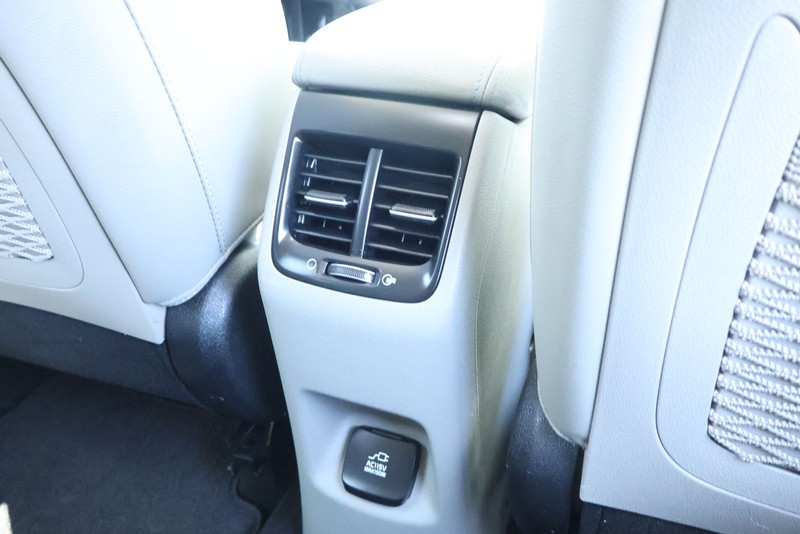 Kia Niro Plug-In Hybrid Vehicle Full-screen Gallery Image 26