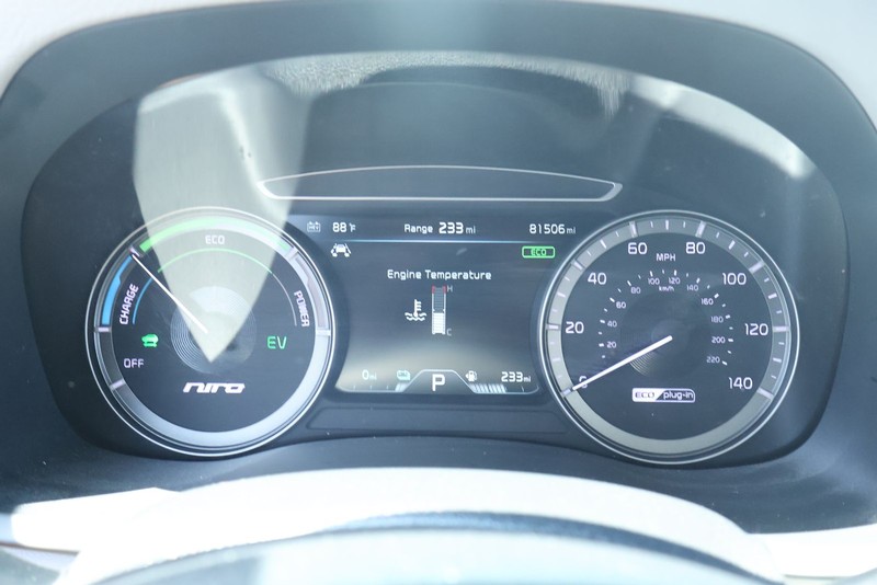 Kia Niro Plug-In Hybrid Vehicle Full-screen Gallery Image 28