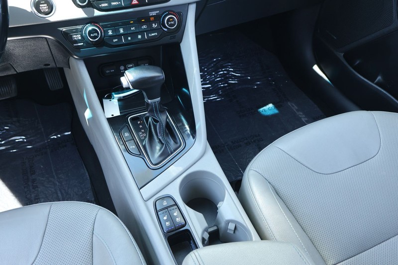 Kia Niro Plug-In Hybrid Vehicle Full-screen Gallery Image 33