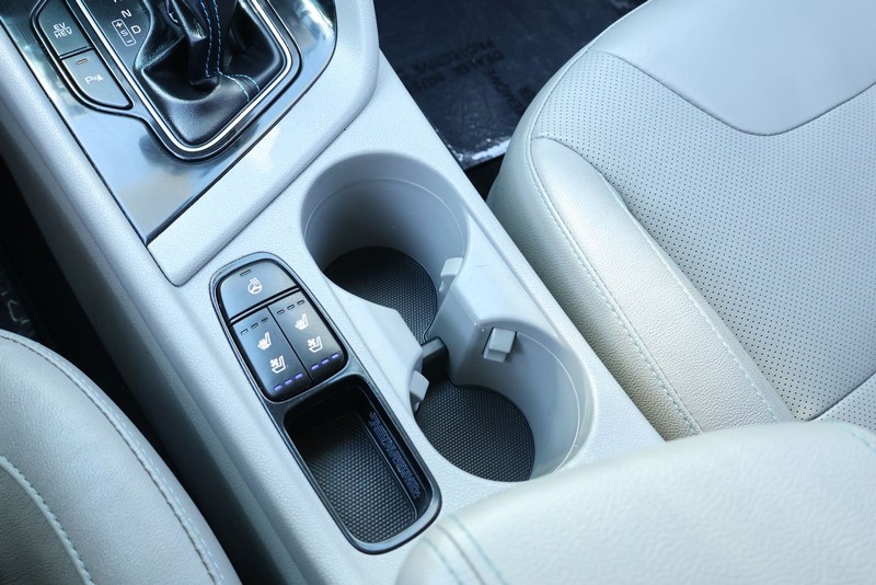 Kia Niro Plug-In Hybrid Vehicle Full-screen Gallery Image 34