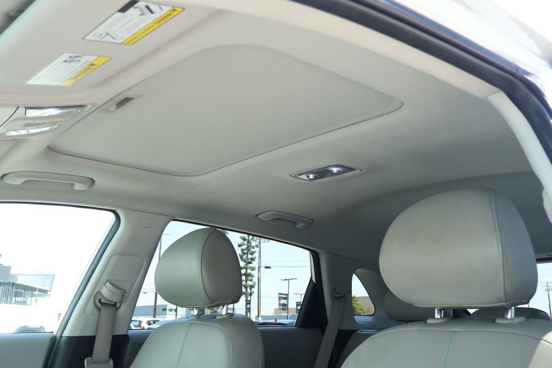 Kia Niro Plug-In Hybrid Vehicle Full-screen Gallery Image 35