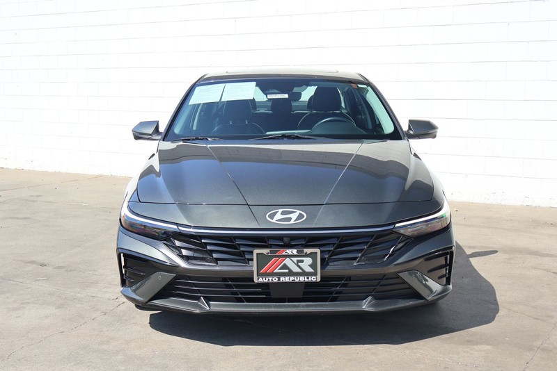 Hyundai Elantra Vehicle Full-screen Gallery Image 02