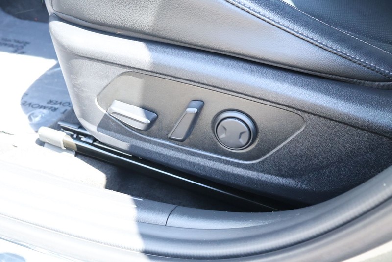 Hyundai Elantra Vehicle Full-screen Gallery Image 21