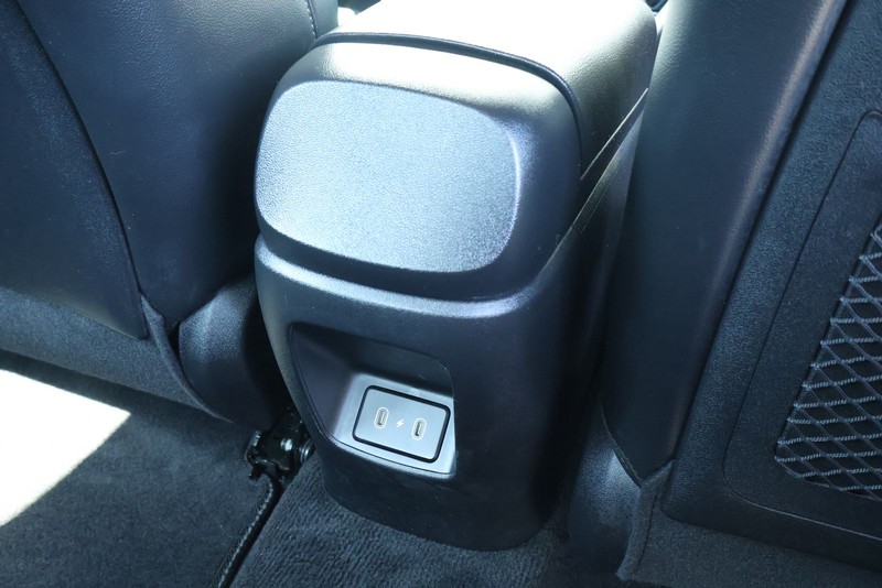 Hyundai Elantra Vehicle Full-screen Gallery Image 27