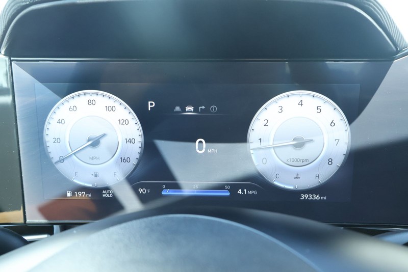 Hyundai Elantra Vehicle Full-screen Gallery Image 29