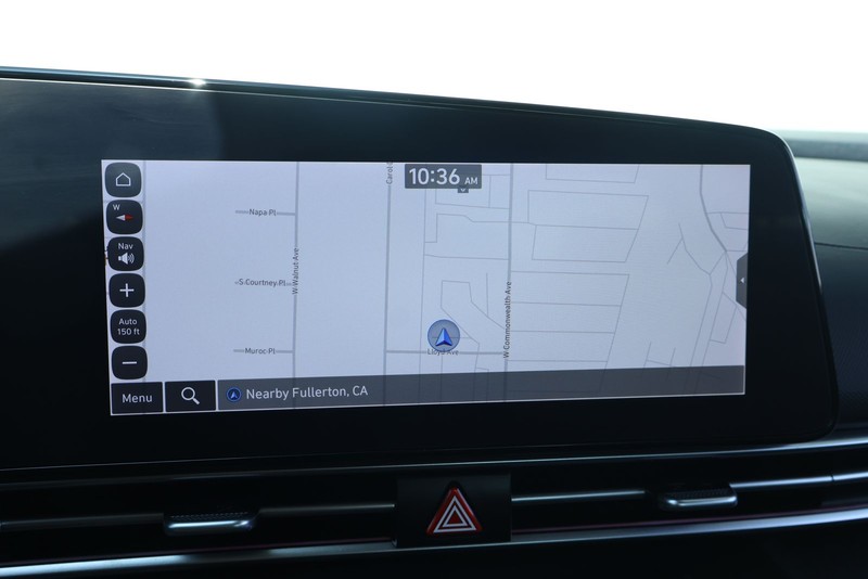 Hyundai Elantra Vehicle Full-screen Gallery Image 32