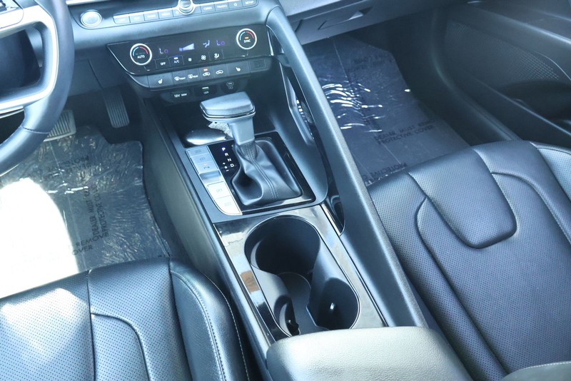 Hyundai Elantra Vehicle Full-screen Gallery Image 34