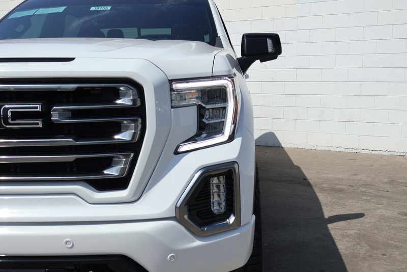 GMC Sierra 1500 Vehicle Full-screen Gallery Image 03