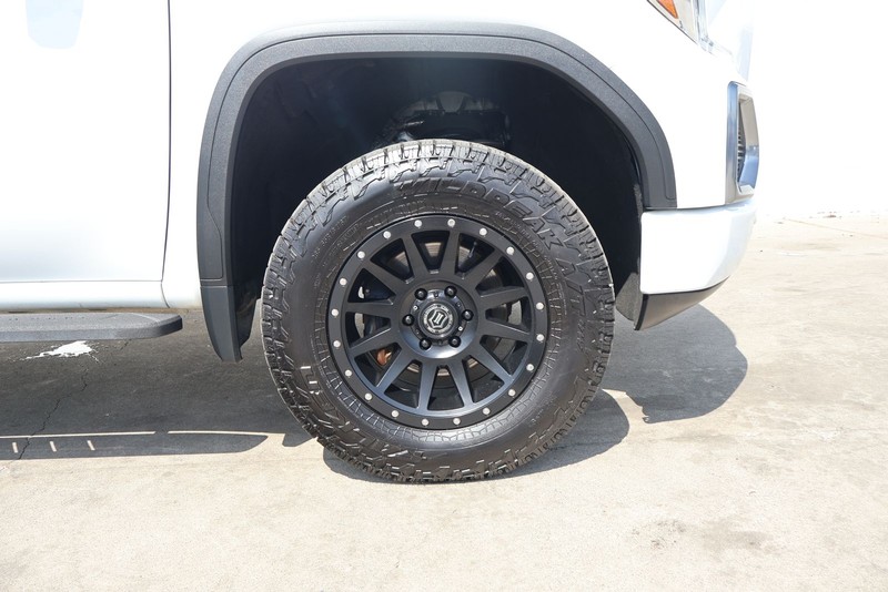 GMC Sierra 1500 Vehicle Full-screen Gallery Image 24