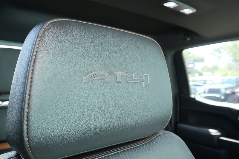 GMC Sierra 1500 Vehicle Full-screen Gallery Image 36