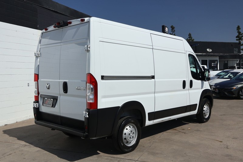 Ram ProMaster Cargo Van Vehicle Full-screen Gallery Image 05