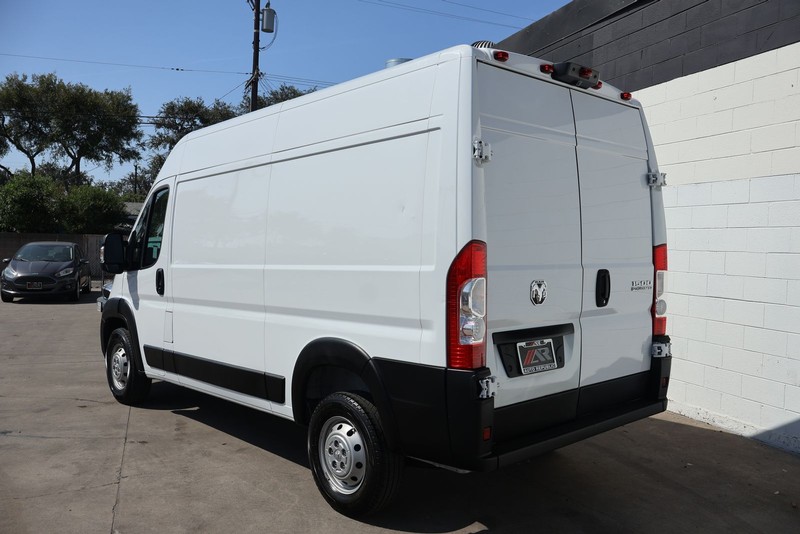 Ram ProMaster Cargo Van Vehicle Full-screen Gallery Image 10