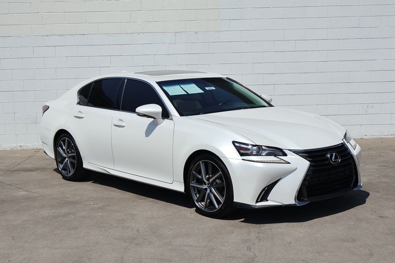 Lexus GS 200t Vehicle Full-screen Gallery Image 01