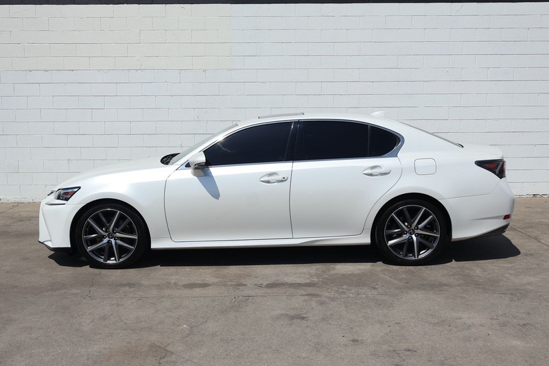 Lexus GS 200t Vehicle Full-screen Gallery Image 10