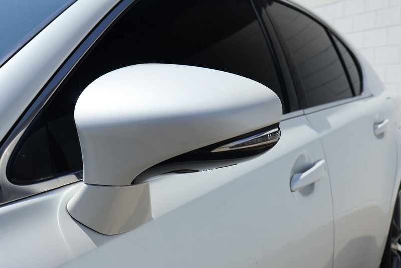 Lexus GS 200t Vehicle Full-screen Gallery Image 12