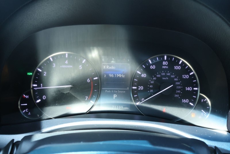 Lexus GS 200t Vehicle Full-screen Gallery Image 27
