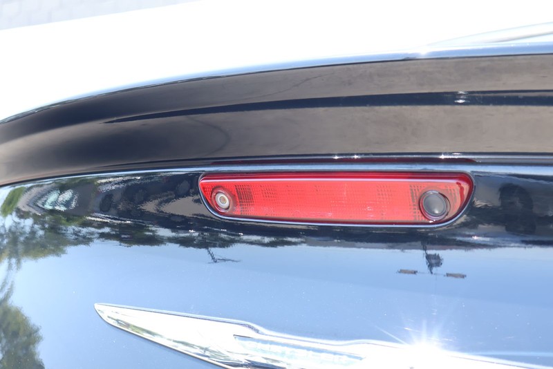Chrysler 300 Vehicle Full-screen Gallery Image 08