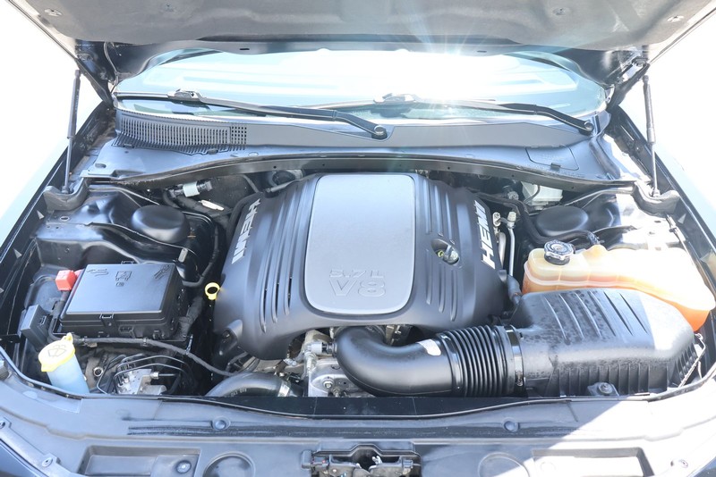 Chrysler 300 Vehicle Full-screen Gallery Image 15