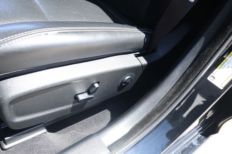 Chrysler 300 Vehicle Full-screen Gallery Image 20