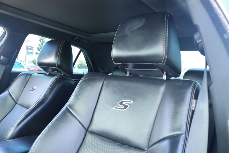 Chrysler 300 Vehicle Full-screen Gallery Image 22
