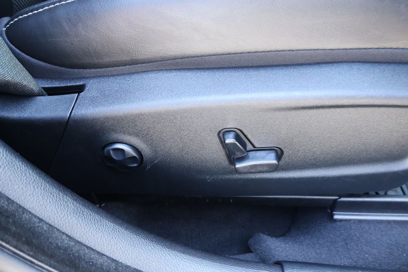 Chrysler 300 Vehicle Full-screen Gallery Image 24
