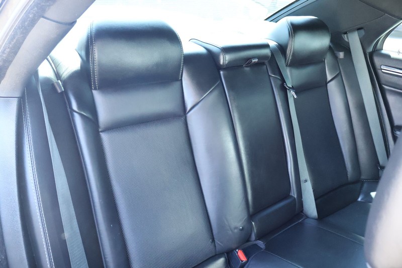 Chrysler 300 Vehicle Full-screen Gallery Image 26