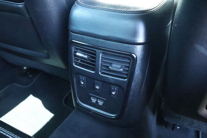 Chrysler 300 Vehicle Full-screen Gallery Image 27