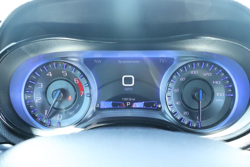 Chrysler 300 Vehicle Full-screen Gallery Image 29